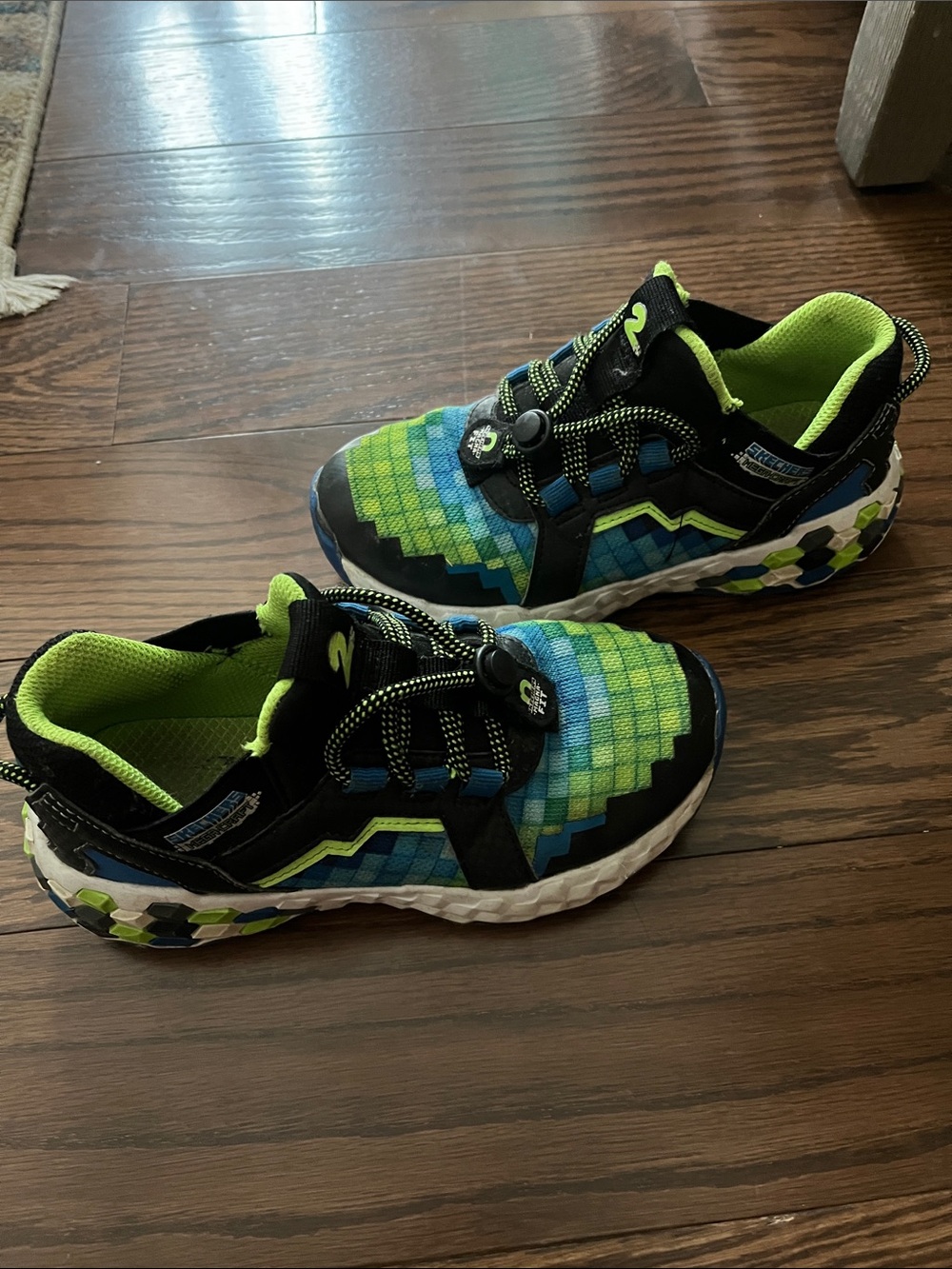 Skechers Kids Pixel-Pattern Sneakers in Green and Blue - Picture 5 of 5